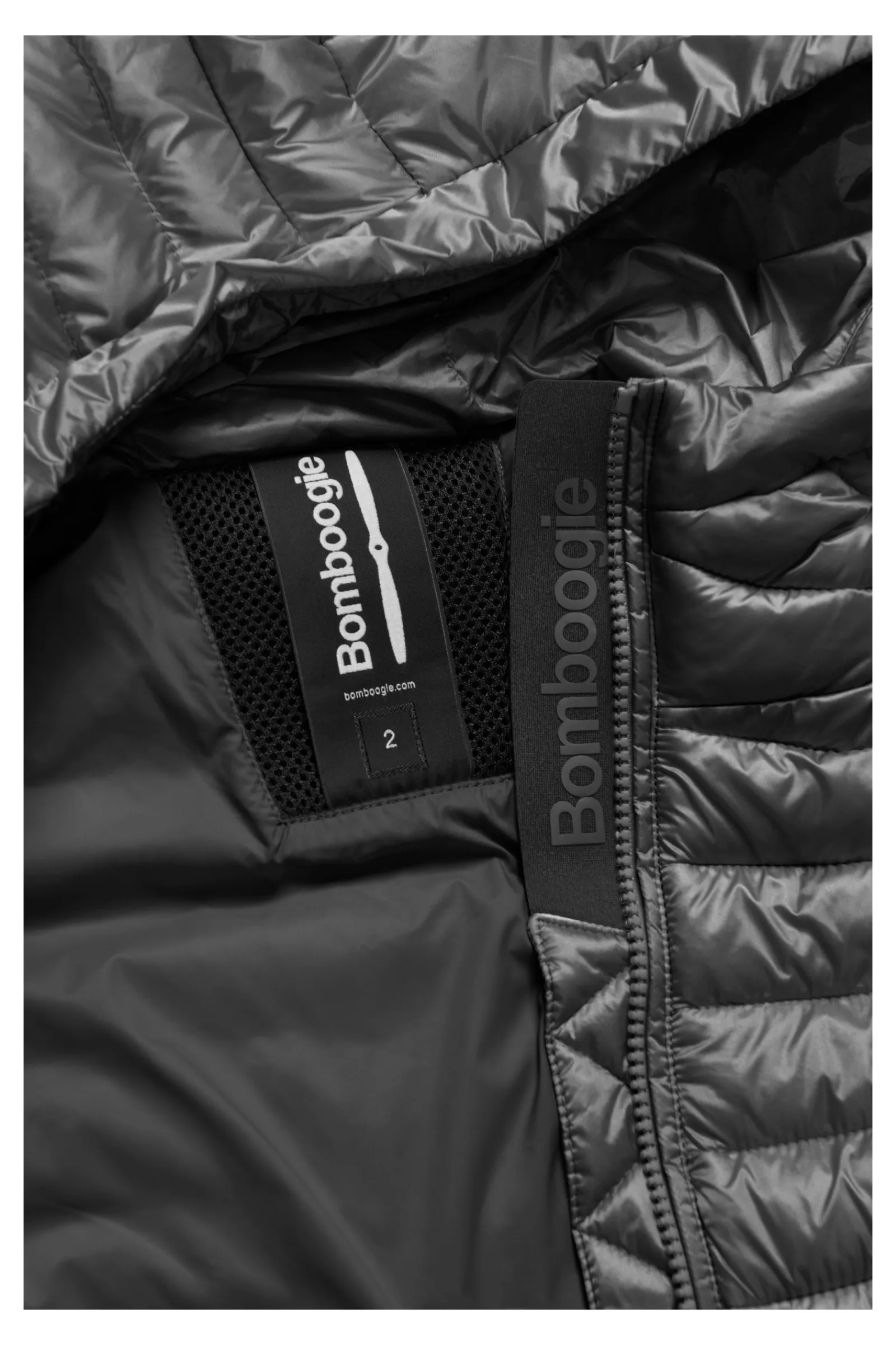 giacca_con_cappuccio_in_nylon_brillante_imbottitura_sintetica_3.webp Donna Bomboogie Piumini Leggeri>Giacca Con Cappuccio In Nylon Brillante Imbottitura Sintetica